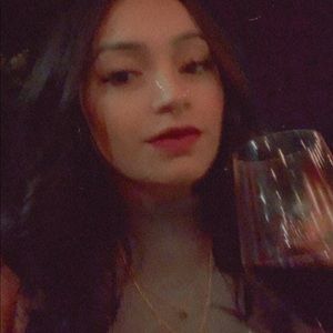 Meet your Posher, Elizabeth